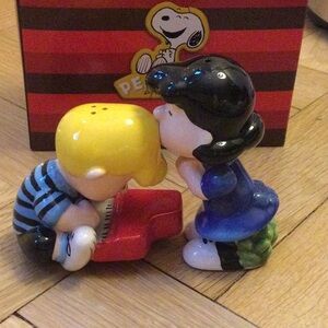 Peanuts Lucy and Schroeder magnetic Salt and Pepper Shakers